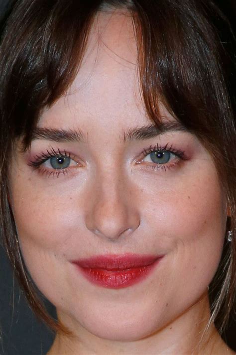 dakota johnson shades freed makeup.